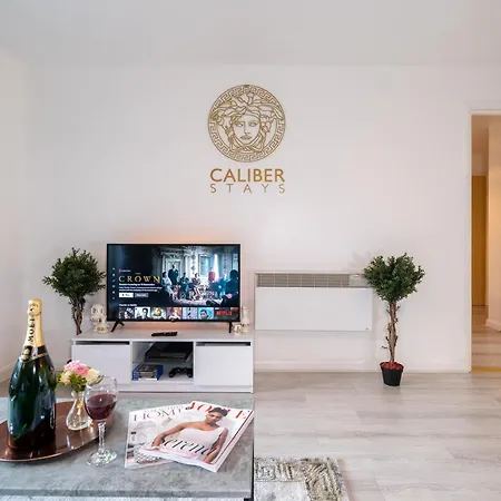 Caliber Stays Bliss - Medusa - 2-bed Retreat - Attractions, Sleeps 4, Free Netflix, Nearby Parking & Close Proximity - Bullring, Grand Central, The Cube - 5 Minutes Walk Birmingham