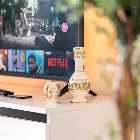 Apartman Caliber Stays Bliss - Medusa - 2-bed Retreat - Attractions, Sleeps 4, Free Netflix, Nearby Parking & Close Proximity - Bullring, Grand Central, The Cube - 5 Minutes Walk Birmingham